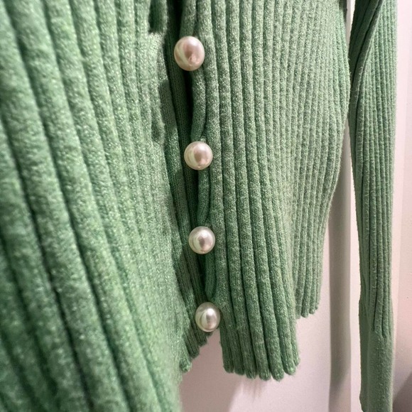 Extremely soft vintage pearl buttoned - Picture 3 of 4